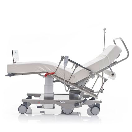 Day hospital chair with two fifth wheels and safety rails