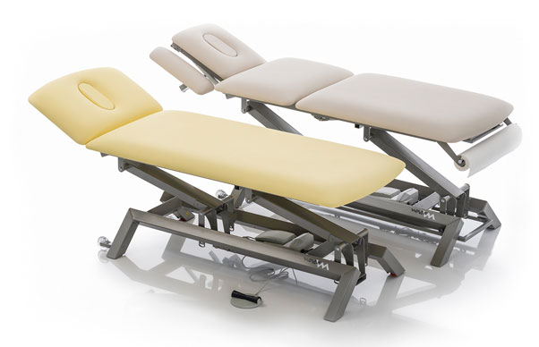 due modelli di lettini per massaggio