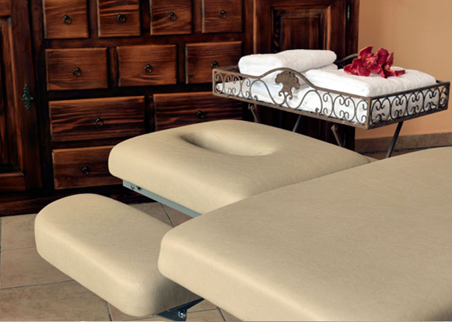 massage table with lowered arm rests
